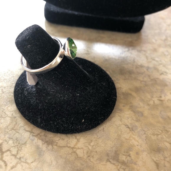Sterling silver green crystal ring - Picture 3 of 4